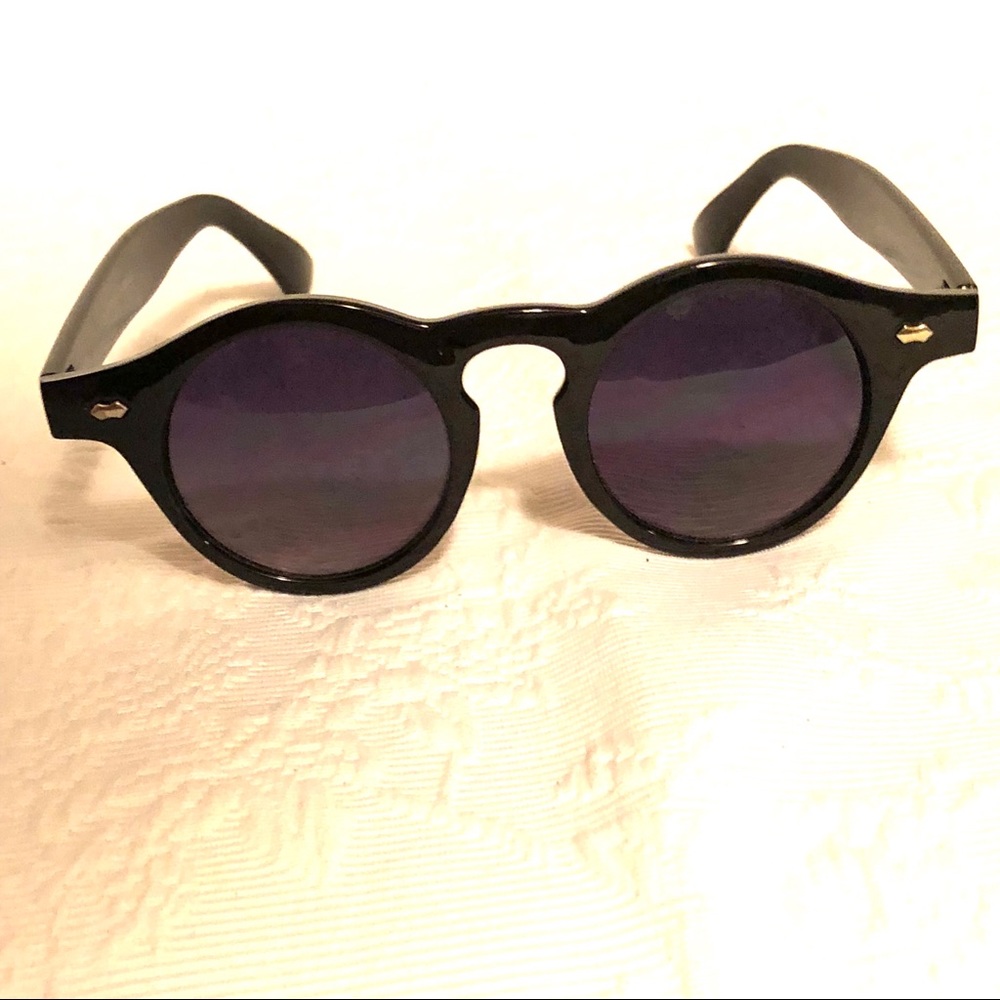 Show stopper Kiss Sunglasses - Picture 5 of 8